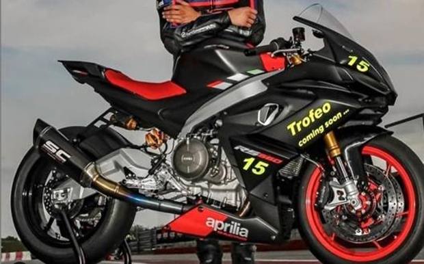Aprilia RS660 Trofeo edition on open pipes sounds amazing